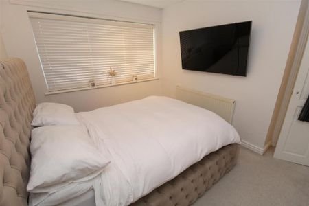 3 bedroom end of terrace house to rent - Photo 5