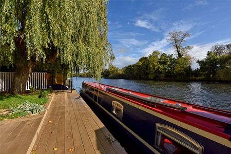 Available for a six months. A beautiful riverside home architecturally designed to an exacting standard. - Photo 5