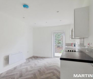 2 bedroom ground floor flat to rent - Photo 2