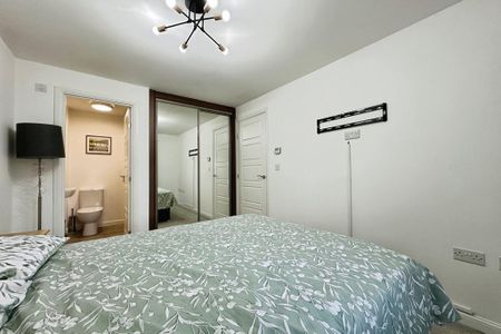 4 bedroom detached house to rent - Photo 3