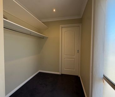 Spacious Living in Perfect Location! - Photo 6