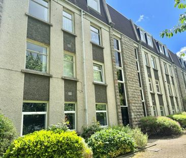 39 Linksfield Gardens, AB24 5PF, Aberdeen - Photo 1