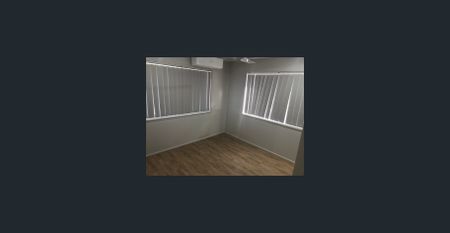 MODERN THREE BEDROOM UNIT IN IDEAL LOCATION - Photo 4