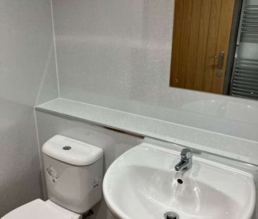 A beautifully refurbished three-bedroom cottage set in an attractiv... - Photo 1