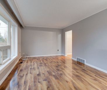 For Lease - 364 Agar Avenue, Bradford West Gwillimbury, Ontario - Photo 2