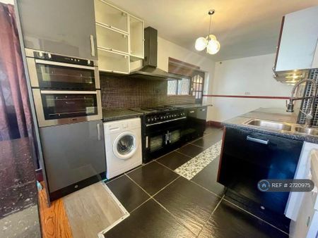 6 bedroom detached house to rent - Photo 5