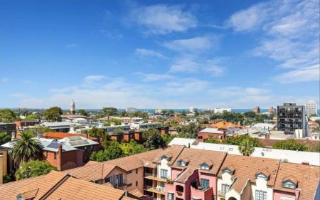 “IMPRESSIVE INDUSTRIAL APARTMENT DIRECTLY OPPOSITE ALBERT PARK LAKE! + Furnished” - Photo 5