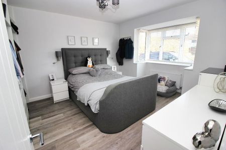 3 bedroom detached bungalow to rent - Photo 3