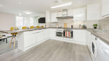 1 bedroom in a flat share to rent - Photo 5