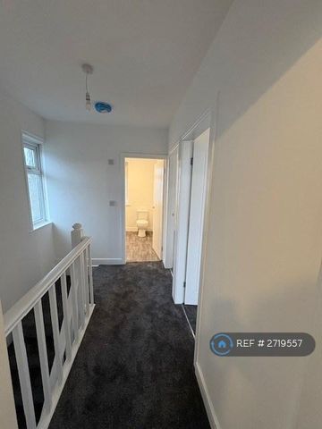 3 bedroom semi-detached house to rent - Photo 3