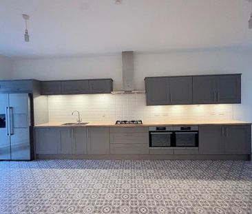 6 bedroom terraced house to rent - Photo 4