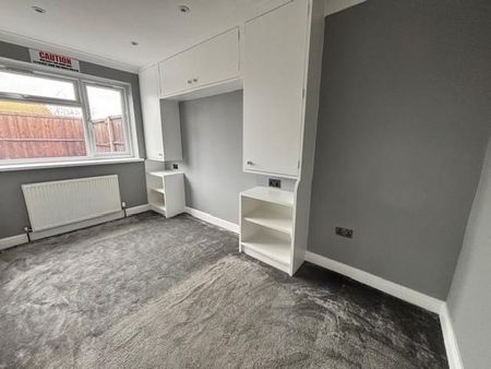 2 bedroom detached bungalow to rent - Photo 2