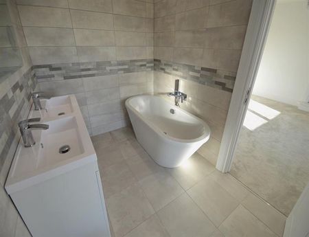 2 Bedroom Apartment To Let - Photo 5