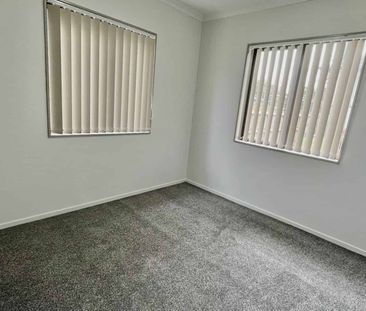 2 Bedrooms and 1 Bathroom!! Including water an... - Photo 2