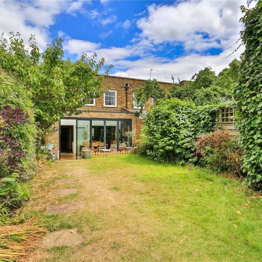 A beautifully presented three bedroom house with large west facing garden in a fantastic Islington location just moments from Highbury & Islington station. - Photo 1