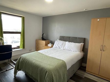 1 bedroom in a house share to rent - Photo 4