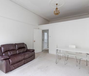 Campden Hill Gardens, Kensington, London, W8 - Photo 1