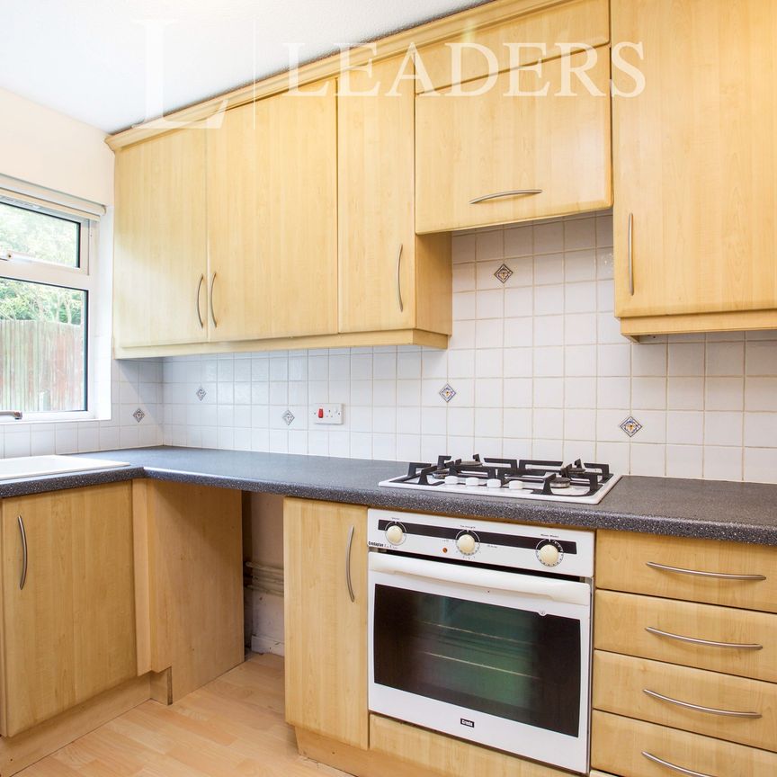 2 bedroom house to rent Wych Hill Park, Woking, GU22 - Photo 1