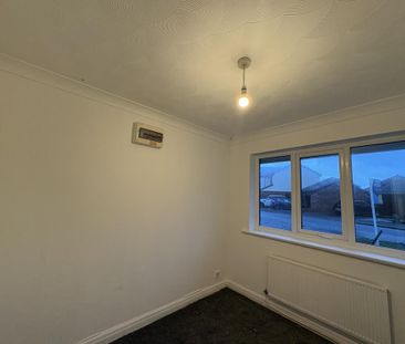 4 bedroom semi-detached house to rent - Photo 3