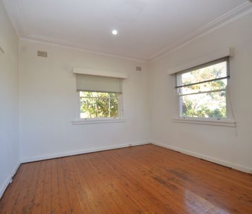 Spacious 4 Bedrooms Brick House - Photo 4