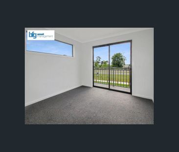 Modern & Spacious 3-Bedroom Townhouse in Prime Location - Photo 4