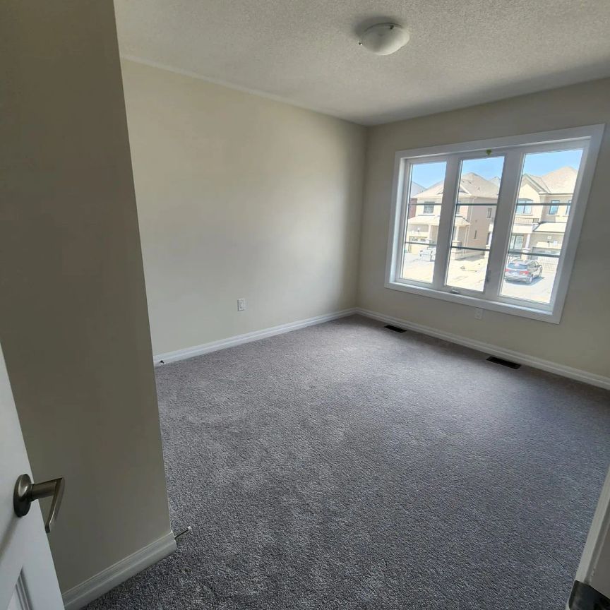 Detached Home For Lease | E9056430 - Photo 1