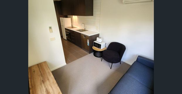 One-bedroom apartment perfectly positioned across from Deakin University. - Photo 1