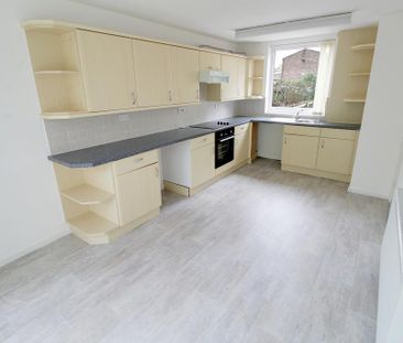 3 bedroom semi-detached house to rent - Photo 5