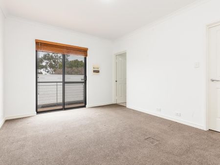 Bright & Airy Apartment in the Heart of North Perth - Photo 2