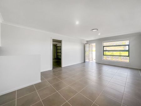 Stunning Brand New Family Home - Photo 4