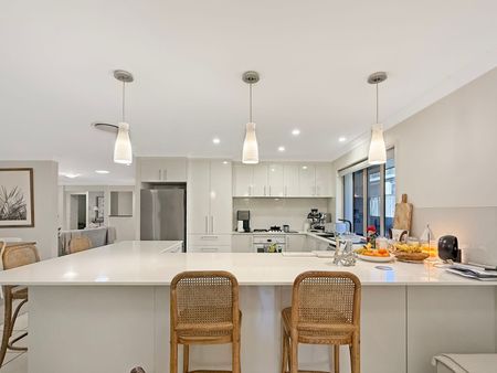 Gorgeous 4 Bedroom Home in Buderim In-Ground Swimming Pool!! - Photo 4