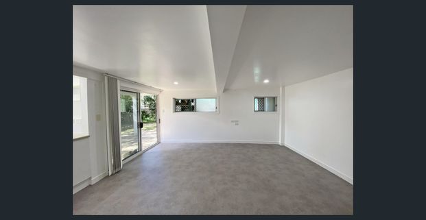 DOWNSTAIRS FLAT - WALK TO TOWN - Photo 1