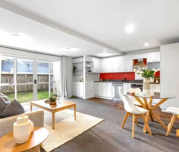 Located on the city fringe this easy-care property is for you! - Photo 2