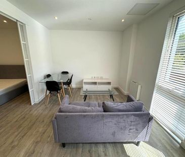 Studio to rent - Photo 2