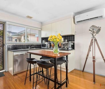 Quiet Block | Bayside Location | Walking Distance - Photo 3