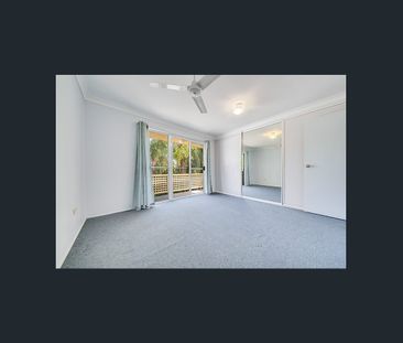 Quiet Town house living - Photo 4