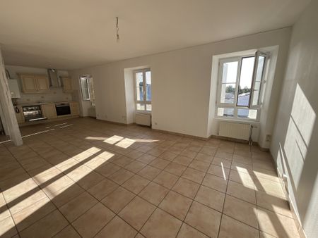 Location Appartement 4 pièces 98m² BOURGES 18000 - Photo 2