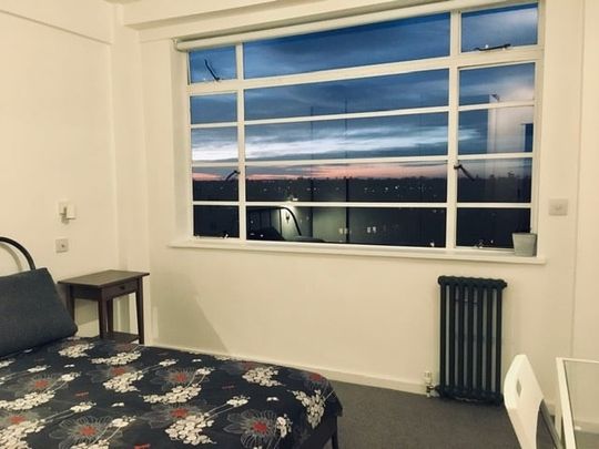 1 Bed Flat, Balham High Road, SW17 - Photo 1