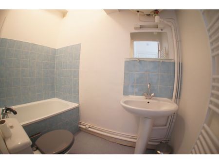 A LOUER ANGERS CENTRE VILLE - Studio avec meubles ... - Photo 4