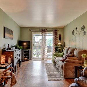 BEAU 4 ½,RÉNOVÉ, 1295$/MOIS TOUT INCLUS - Photo 3