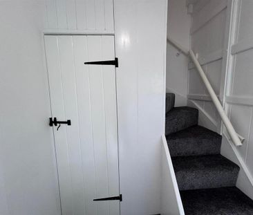 2 bedroom end of terrace house to rent - Photo 6