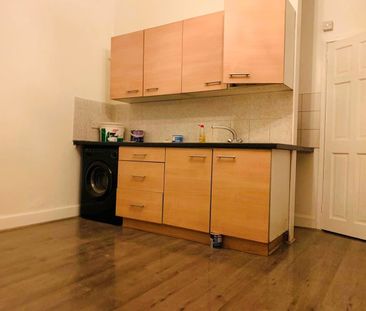 Studio Flat, Romford Road, E12 - Photo 4