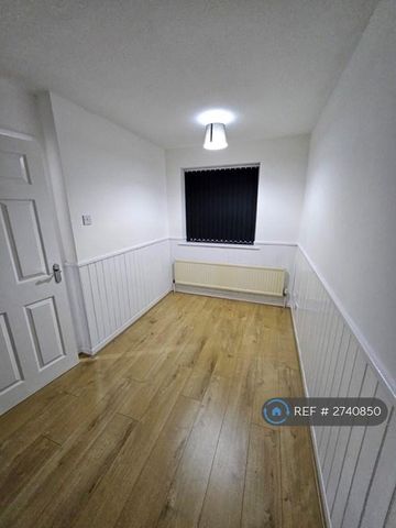 2 bedroom semi-detached house to rent - Photo 5