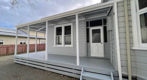 Two Bedroom Modern - Close to Hospital - Photo 1