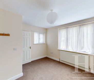 Horsham Road, Crawley, RH11 - Photo 2