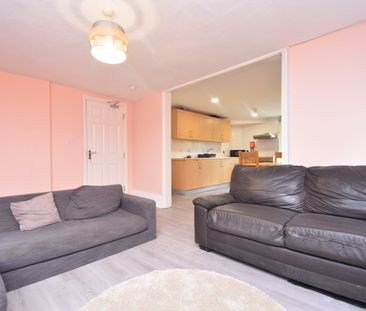 5 bedroom apartment to rent - Photo 2