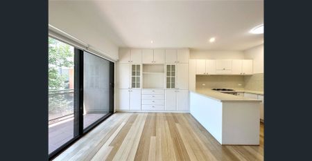 UNFURNISHED ELEGANT FLOORBOARD TWO BEDROOM APARTMENT WITH SEPERATED STUDY UNIT LOCATED IN RIVERSIDE APARTMENTS - SOUTHBANK !!! - Photo 3