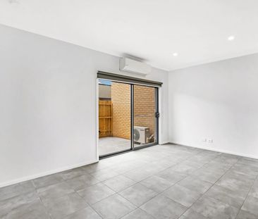 Modern Parkview Townhouse Offering Space, Style & Convenience - Photo 6