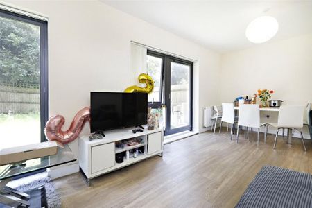 4 bedroom detached house to rent - Photo 2