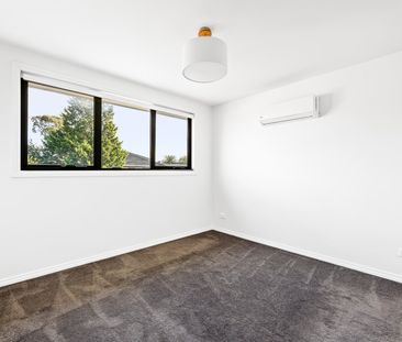 1/2 Myrtle Grove, Preston VIC 3072 - Photo 3